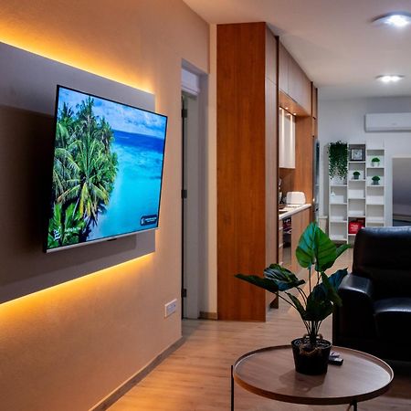 Earth Apartment Larnaca Ngoại thất bức ảnh