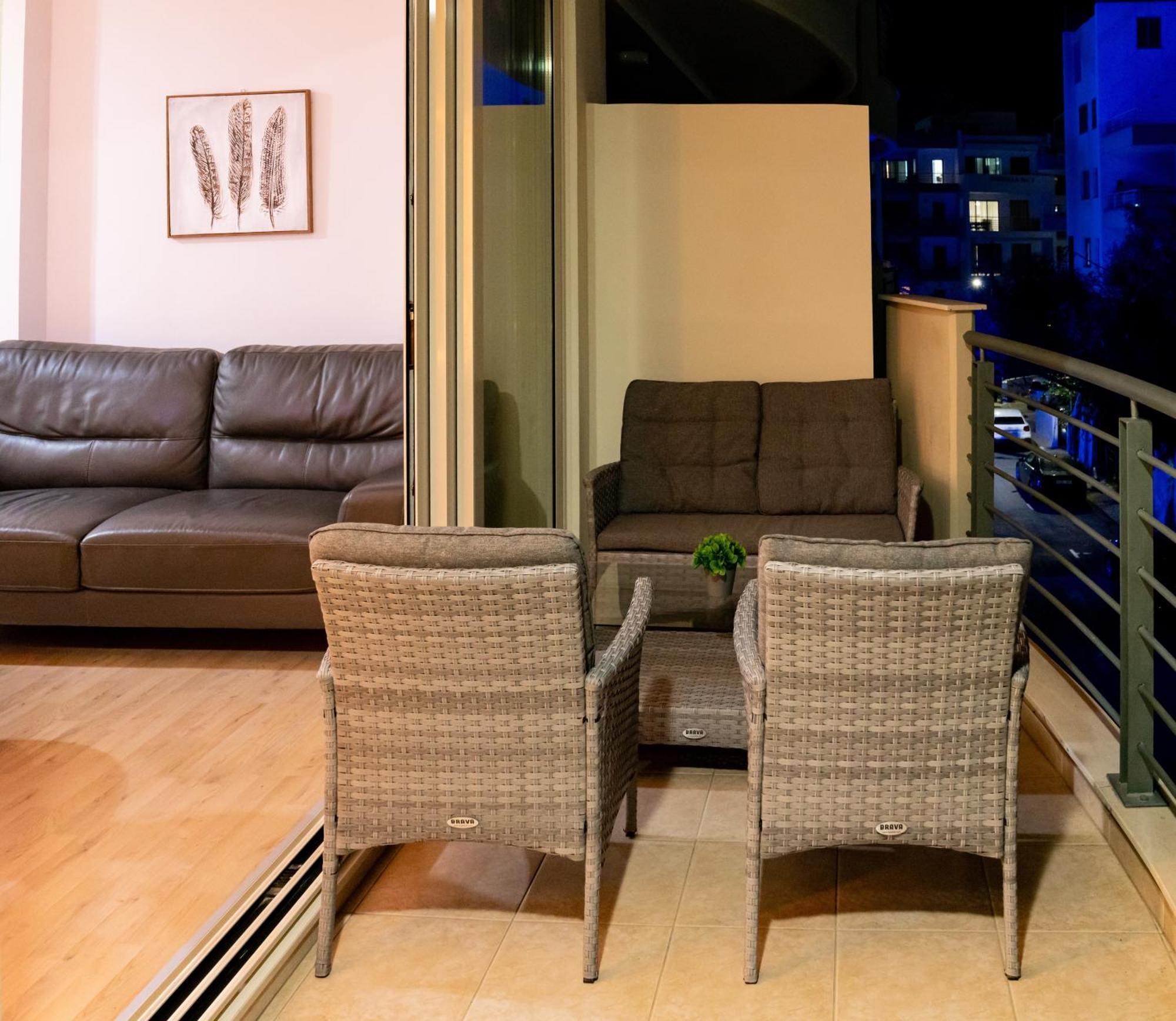 Earth Apartment Larnaca Ngoại thất bức ảnh